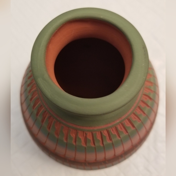 Navajo Red Clay Hand Etched Art Vase Signed - Picture 3 of 5